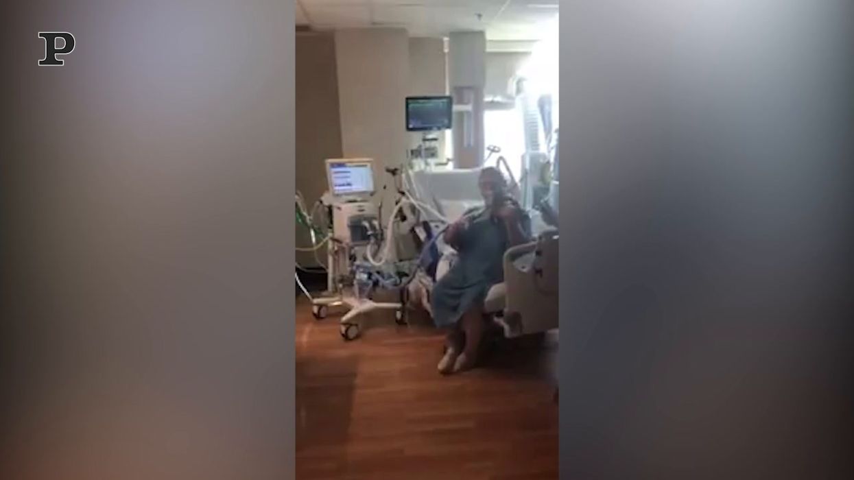 Coronavirus, paziente ringrazia il personale sanitario con una serenata di violino | video