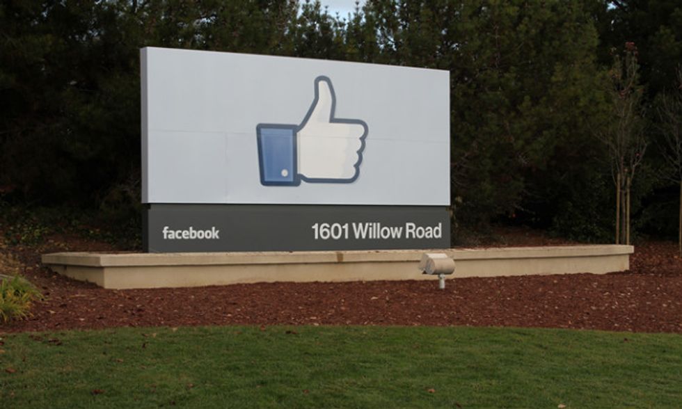 Facebook batte le stime e cresce nel mobile