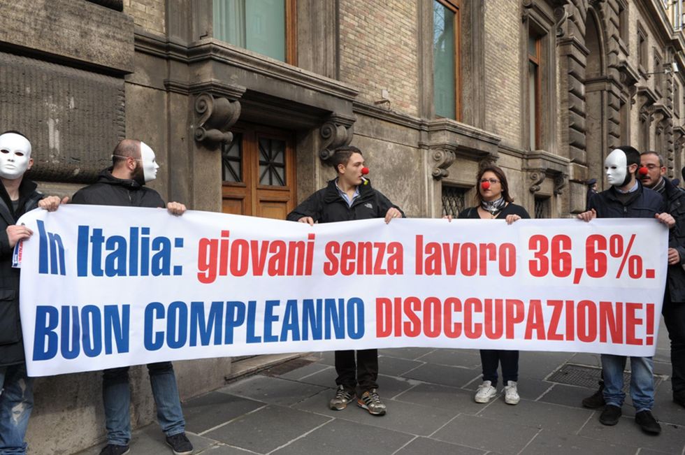 Istat, la disoccupazione giovanile tocca un nuovo record: +43%