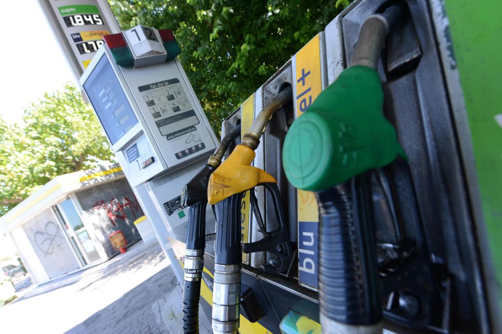 Benzina, prezzi in aumento e gettito fiscale in calo