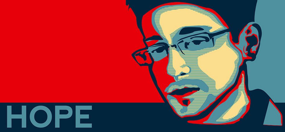 Snowden esce dalla tana: caos in Russia
