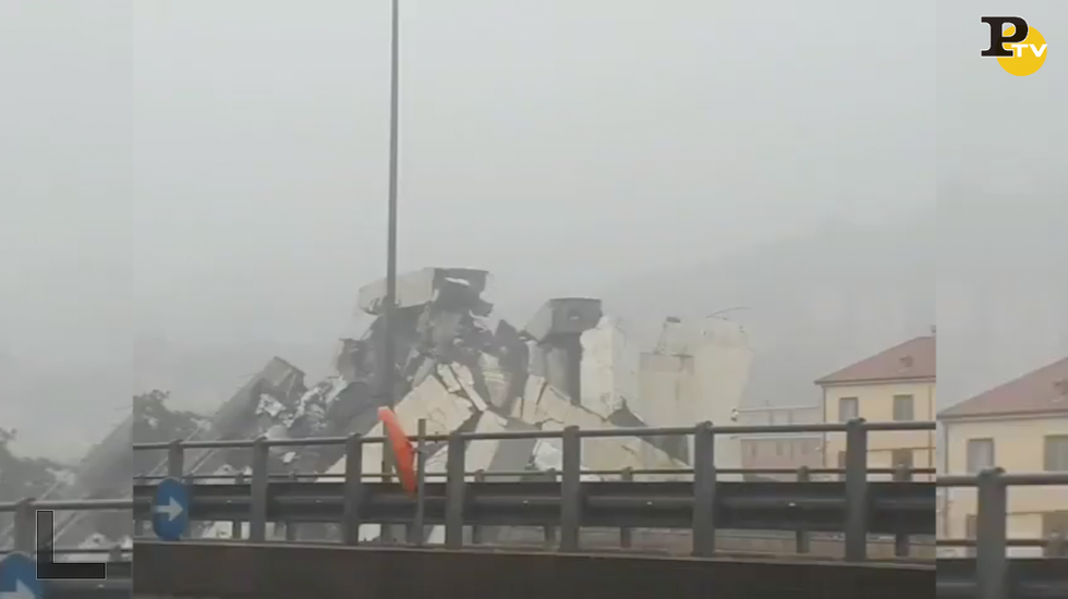 crolla ponte autostrada Genova video