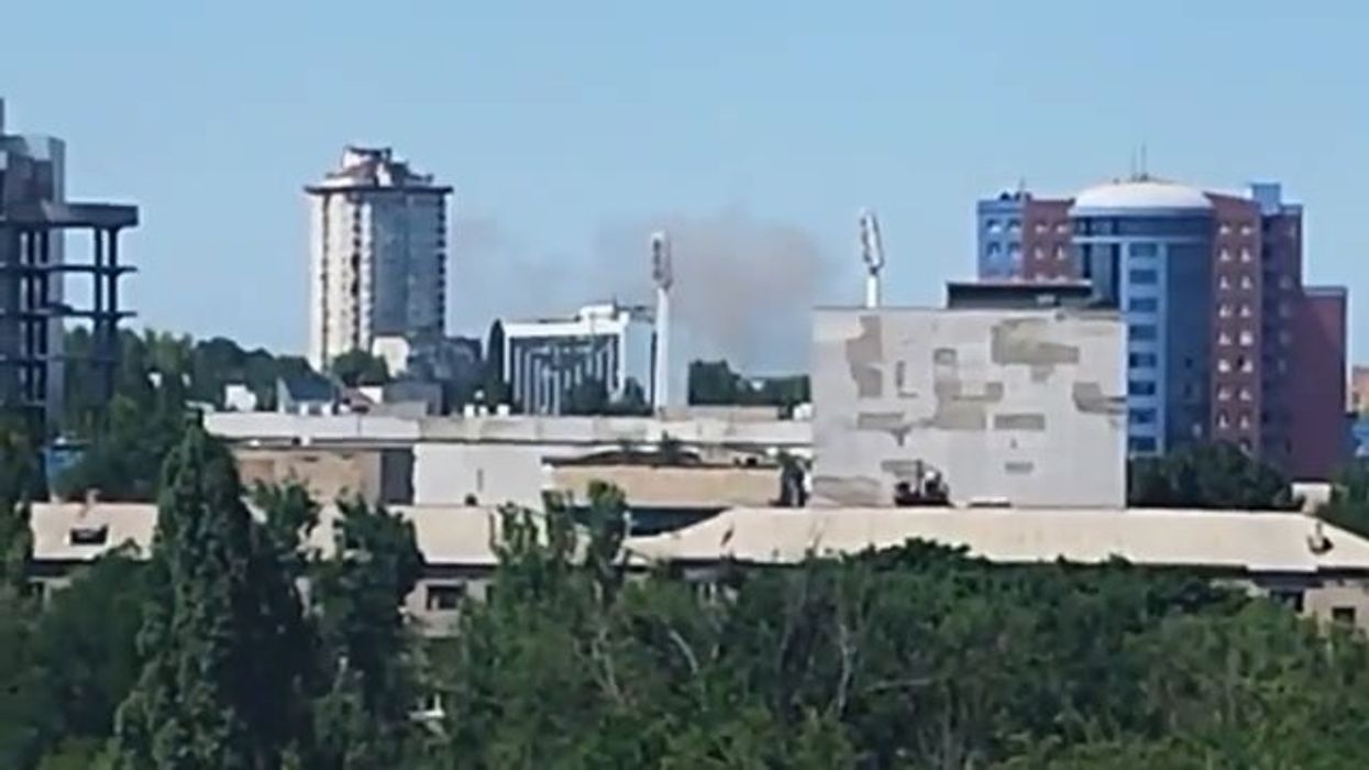Esplosione in una base militare ucraina nella regione di Donetsk | video