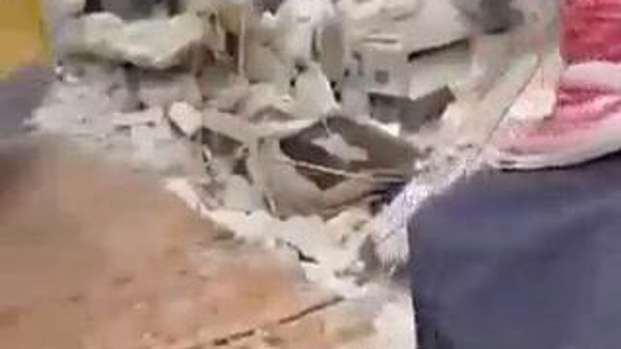 Terremoto in Siria: donna partorisce sotto le macerie | video