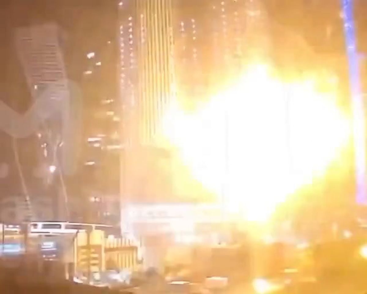 Drone ucraino colpisce palazzo nel centro di Mosca | video