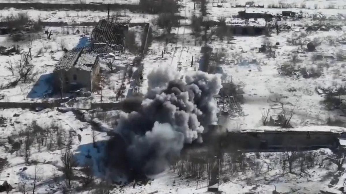 Drone ucraino fa esplodere carro armato russo | video