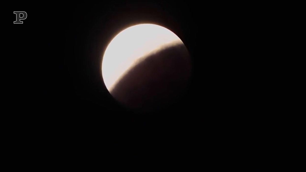 Eclissi lunare da record: la più lunga dal 1440 | Video