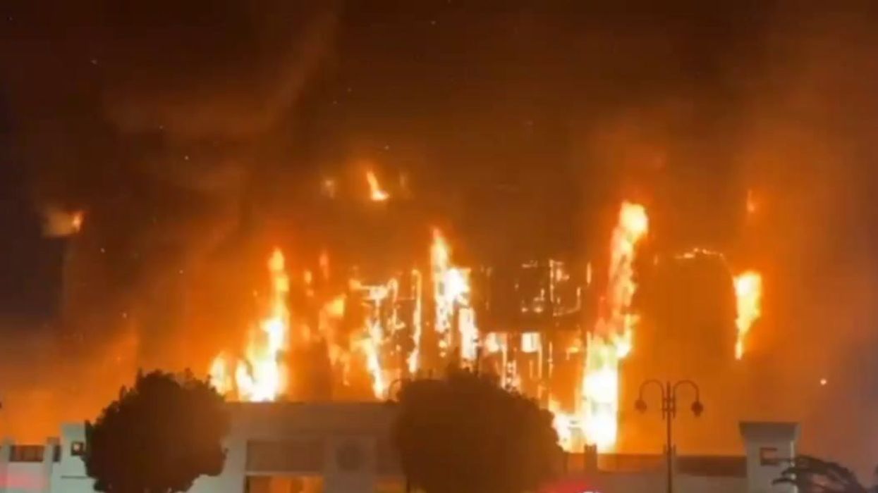 Egitto, brucia edificio della Polizia | video