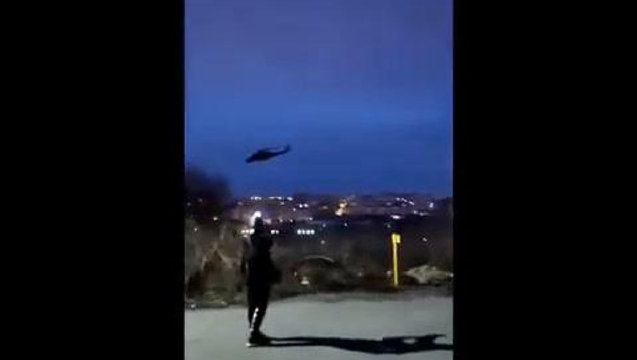 Elicotteri ucraini colpiscono deposito di petrolio a Belgorod in Russia | Video