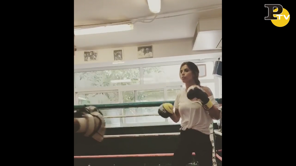 Elisabetta Canalis si dà alla Kickboxing video