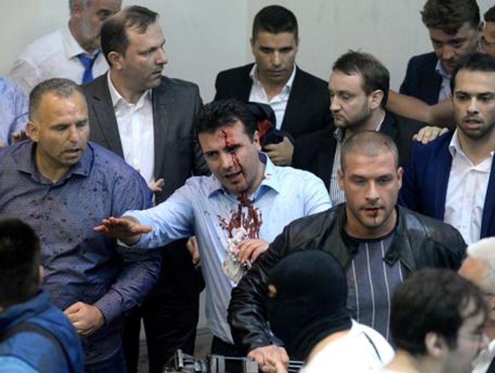 Macedonia: scontri e feriti nel Parlamento