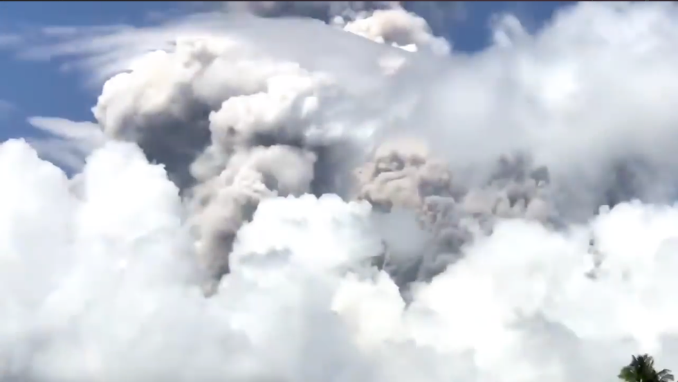 eruzione vulcano mayon filippine video