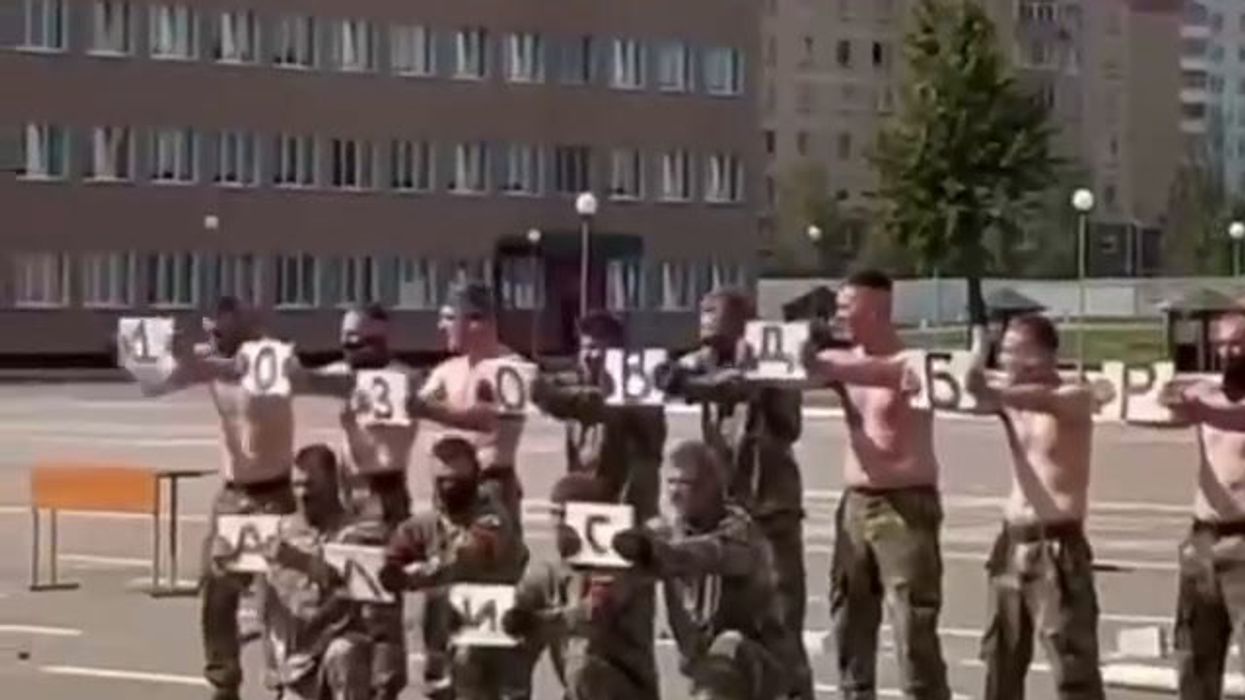 Le esercitazioni (comiche) dei soldati della Bielorussia | video