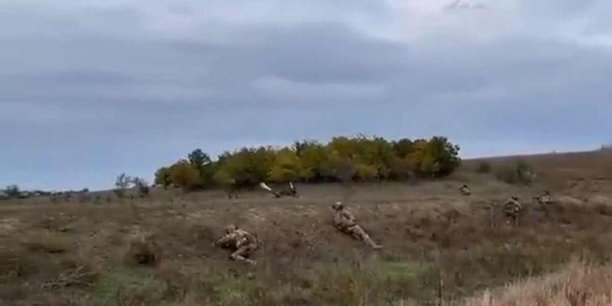 Soldati russi si arrendono vicino a Kherson I video