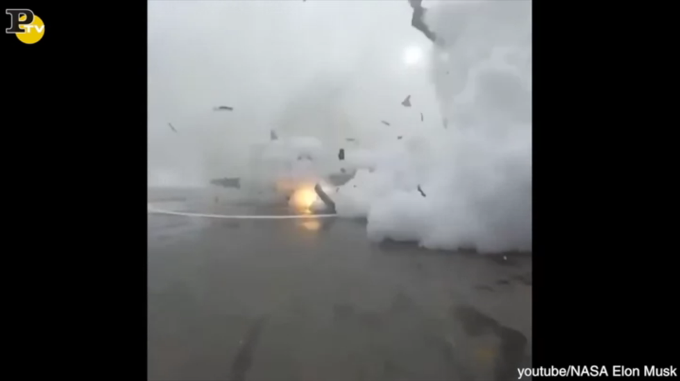 esplosione atterraggio falcon 9 spacex