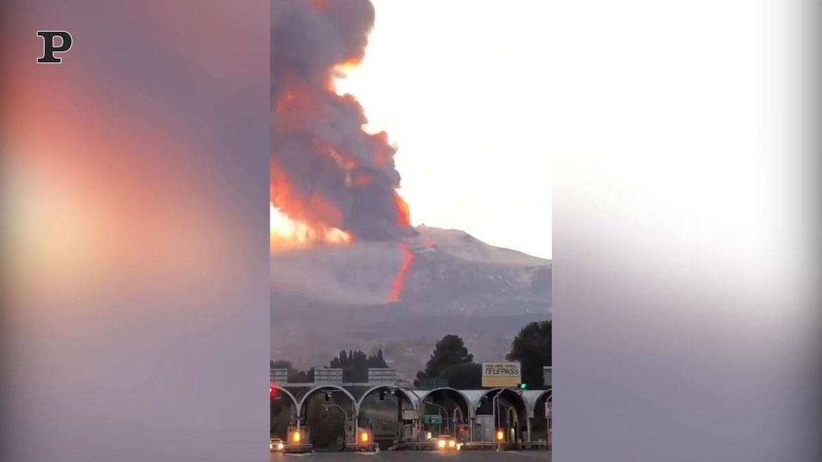 Eruzione spettacolare dell'Etna | video