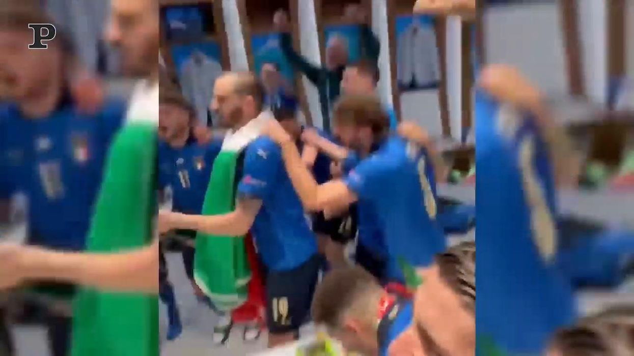Euro 2020, gli Azzurri festeggiano la vittoria negli spogliatoi | video