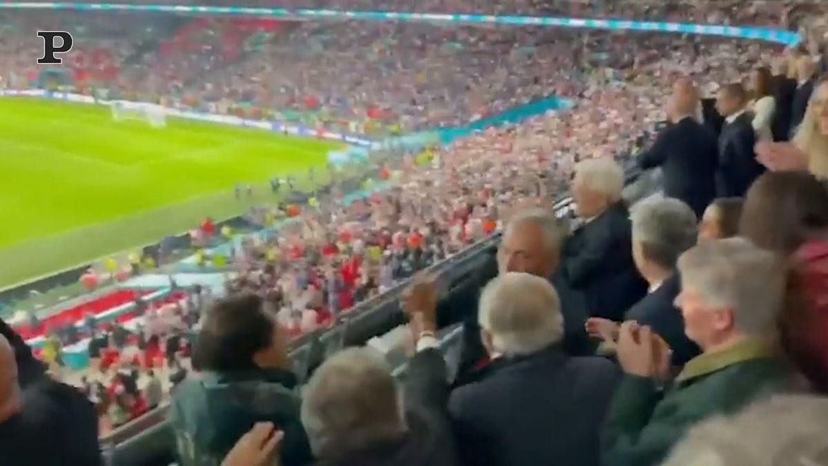 Euro 2020, Mattarella esulta ed applaude per la vittoria degli Azzurri | video