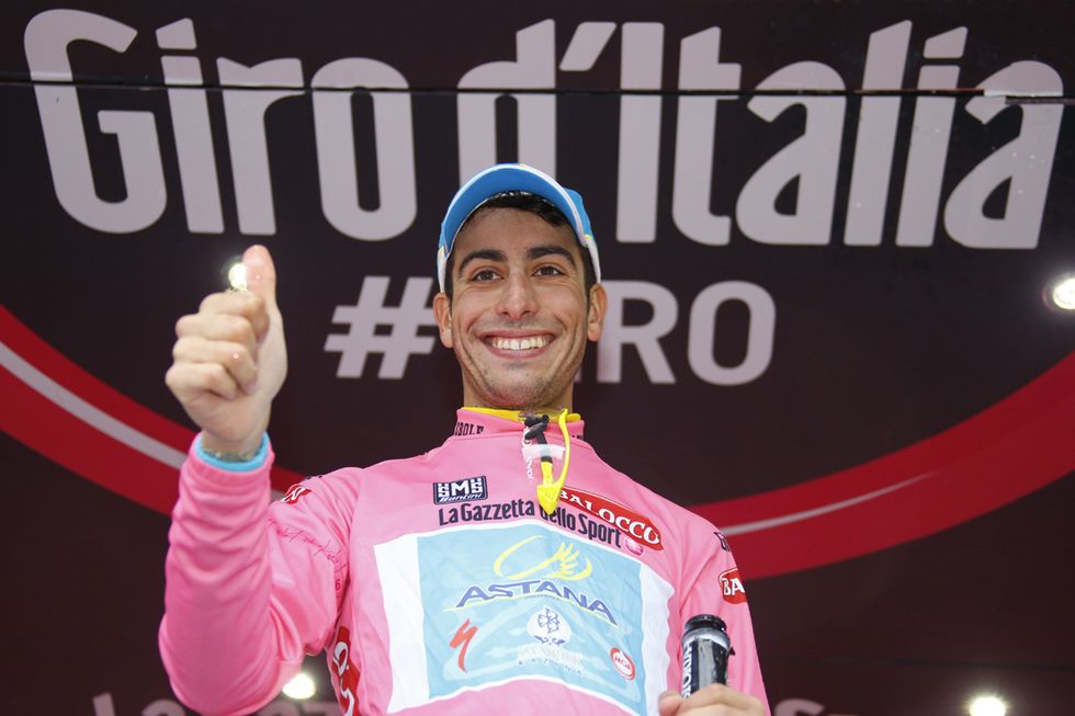 Giro d'Italia: cade Contador, Aru nuova maglia rosa