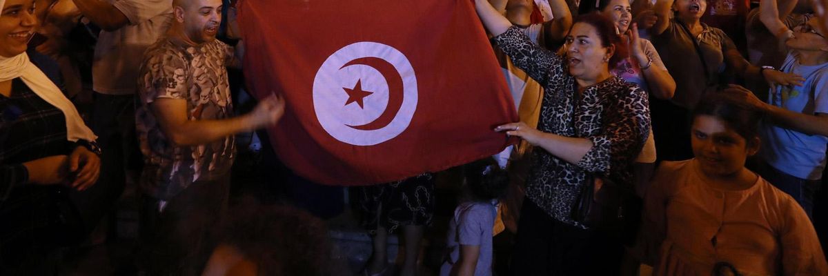 festeggiamentireferendumpresidente tunisia Kais Saied