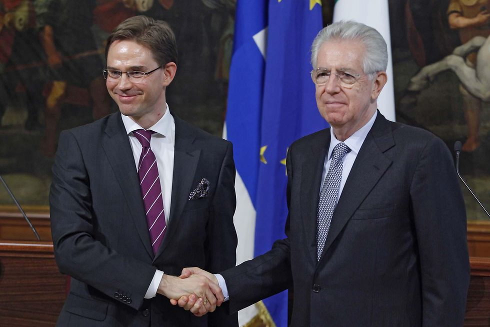 Italian PM Monti tries to persuade Eurozone countries to help the single currency