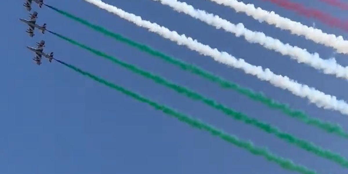 Le Frecce Tricolori in volo sopra Milano | video
