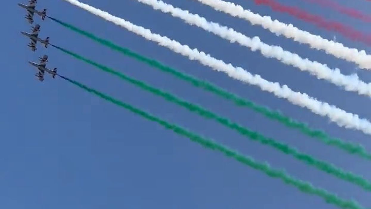 Le Frecce Tricolori in volo sopra Milano | video