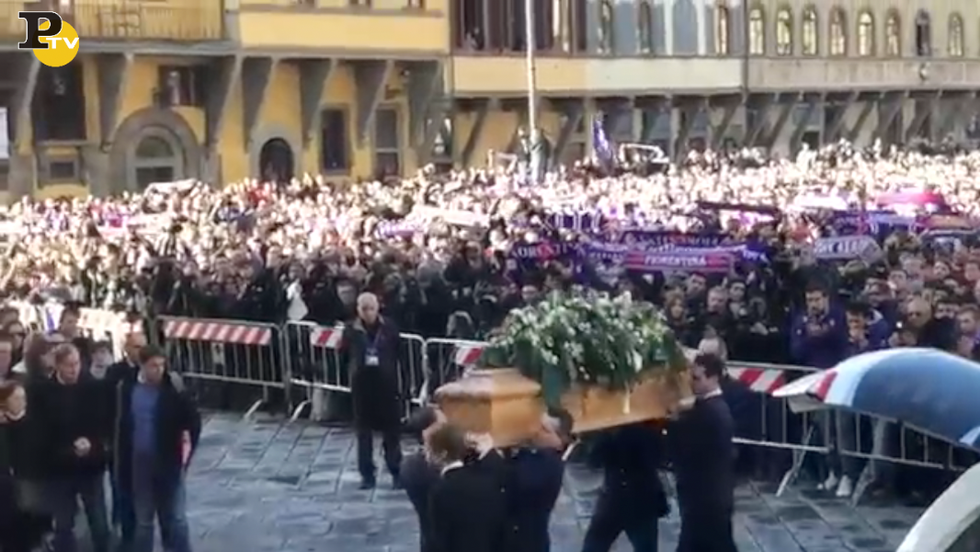 funerale Astori video ingresso feretro basilica Firenze