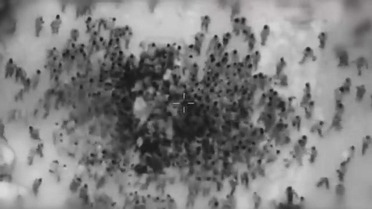 Gaza, esercito di Israele spara sulla folla in fila per gli aiuti I video