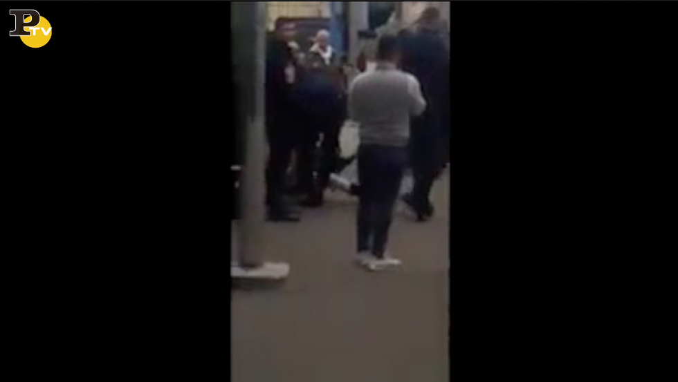 Gendarmeria Francia violenze donna immigrata treno Mentone controllo video