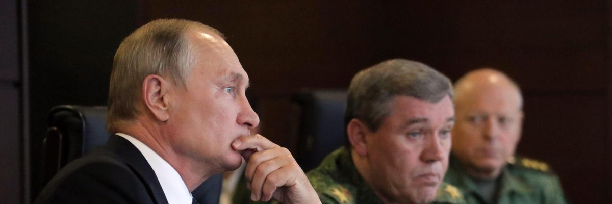 generale Gerasimov con Putin