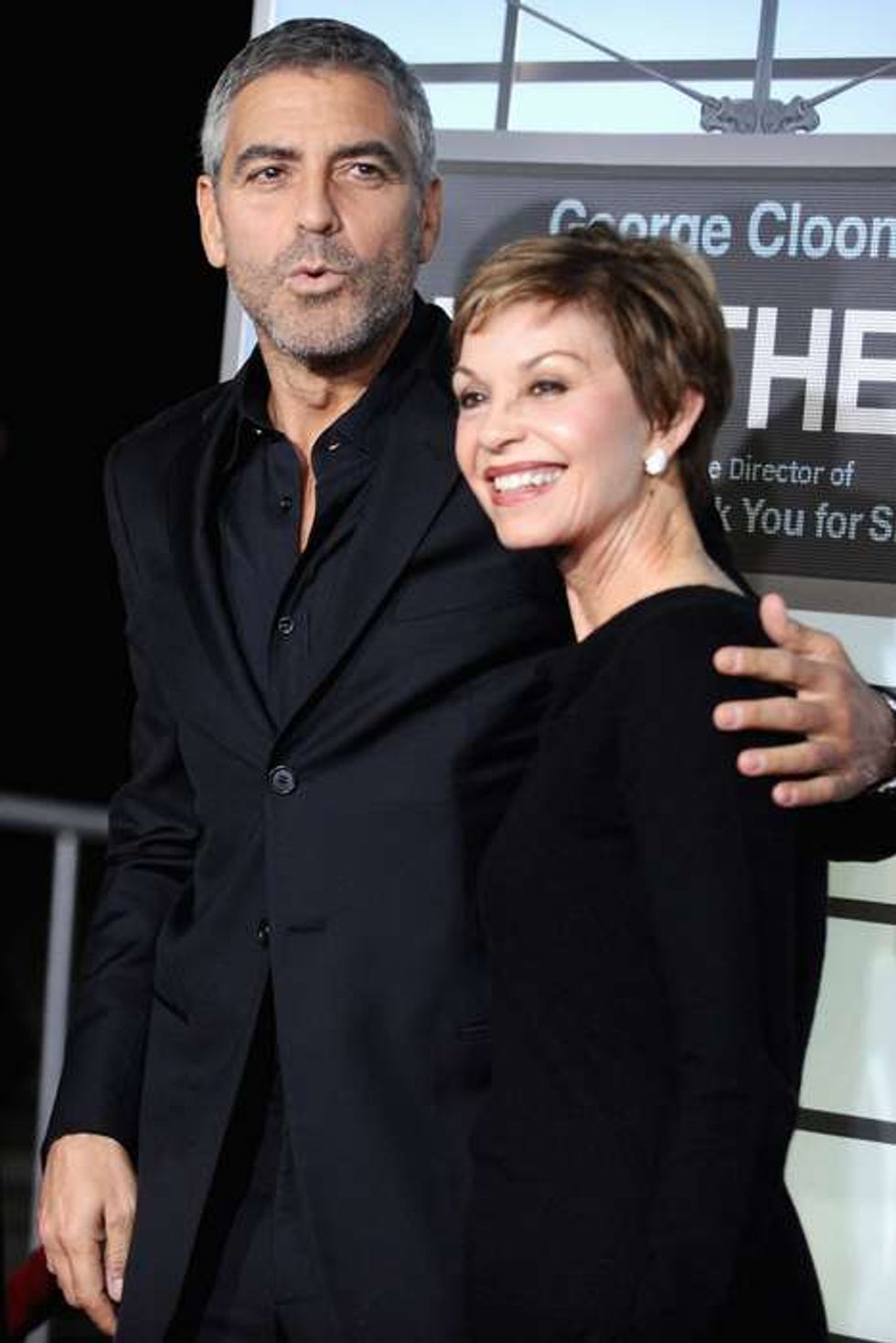 George Clooney di nuovo single: la colpa è di mamma e papà! Parola di psicologo
