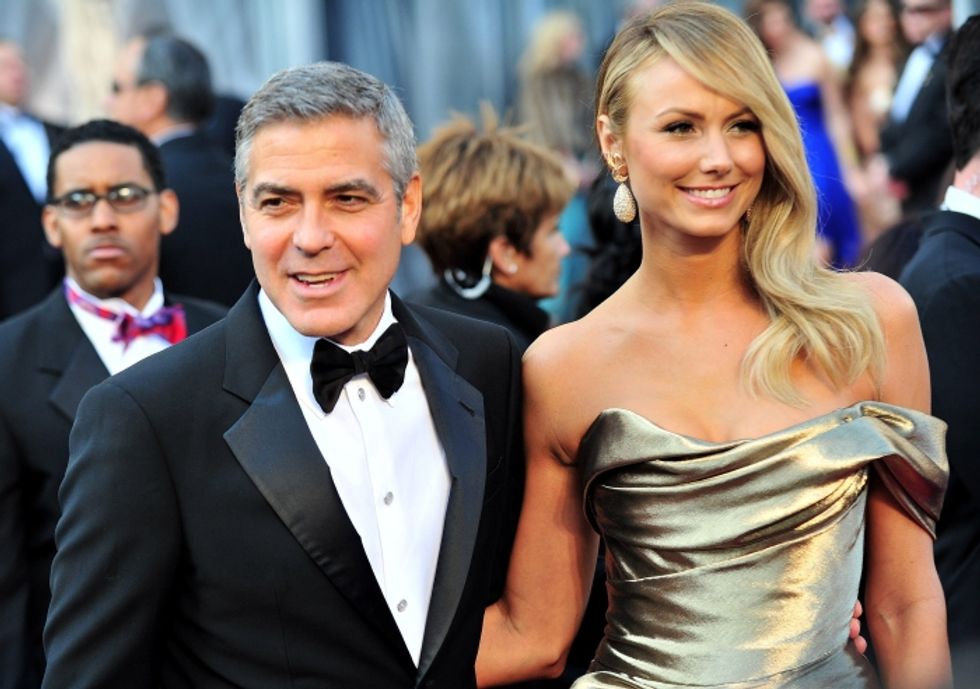 George Clooney torna single, anzi no