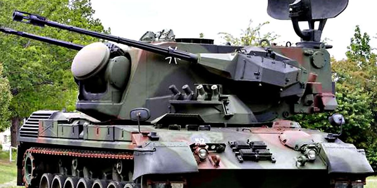 Scholz verkauft und schickt deutsche Panzer in die Ukraine, während Russland die Nato bedroht