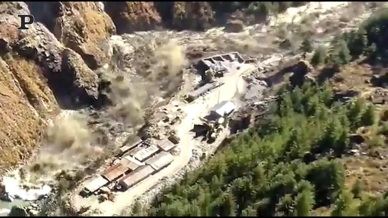 Himalaya, un ghiacciaio si stacca e travolge una diga: 18 morti, 200 dispersi | video