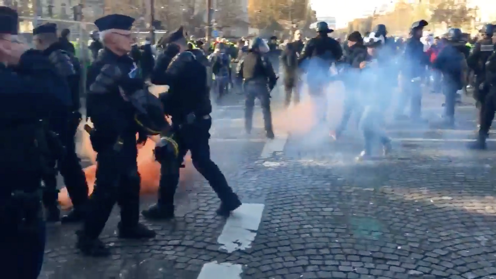 Gilet gialli manifestazione proteste Francia Parigi