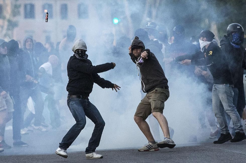 Derby di Roma: caos, due accoltellati e la tangenziale diventa un parcheggio
