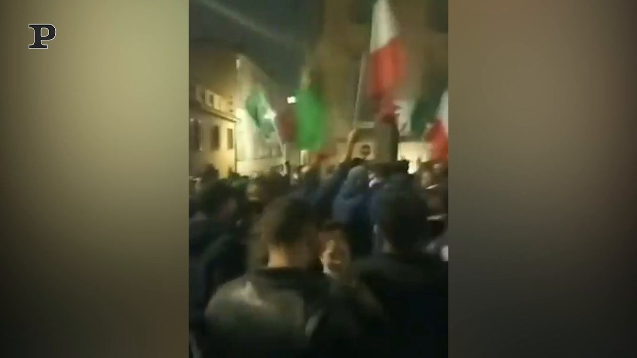 Bergamo, cittadini protestano sotto casa del sindaco Gori