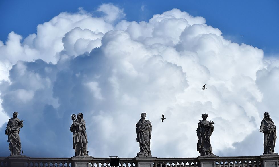 Grandi nubi su Piazza San Pietro