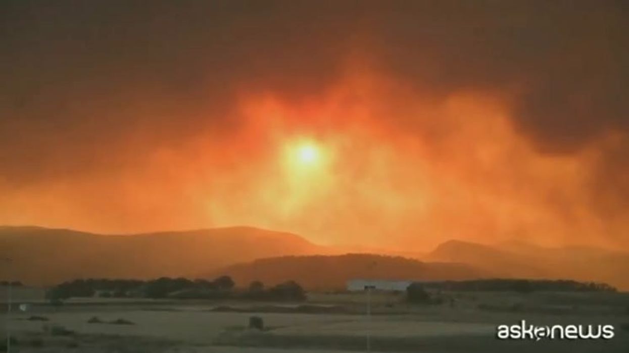 Grecia, nuova ondata di incendi in diverse aree del Paese: 2 morti | video
