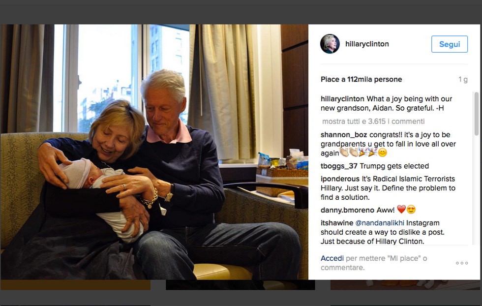Hillary e Bill Clinton con il piccolo Aidan