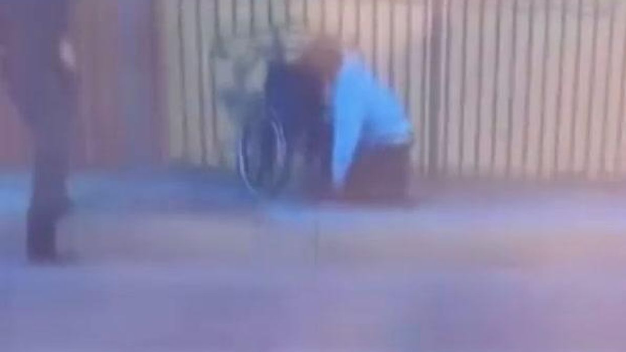 California, afroamericano su sedia a rotelle ucciso dalla polizia | video