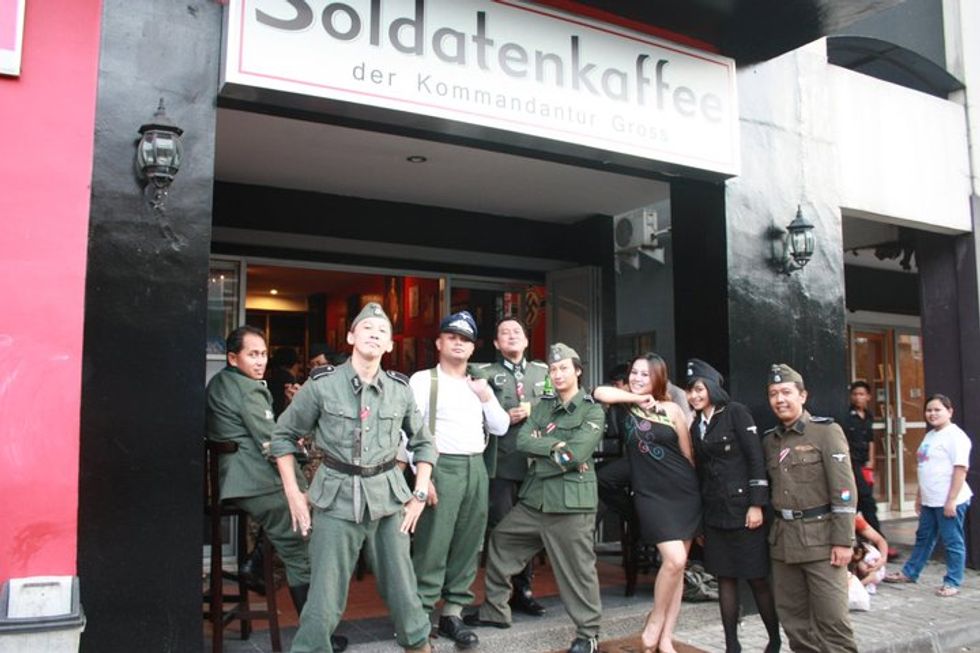 Nazisti in Asia, a Bandung spopola il Soldatenkaffee