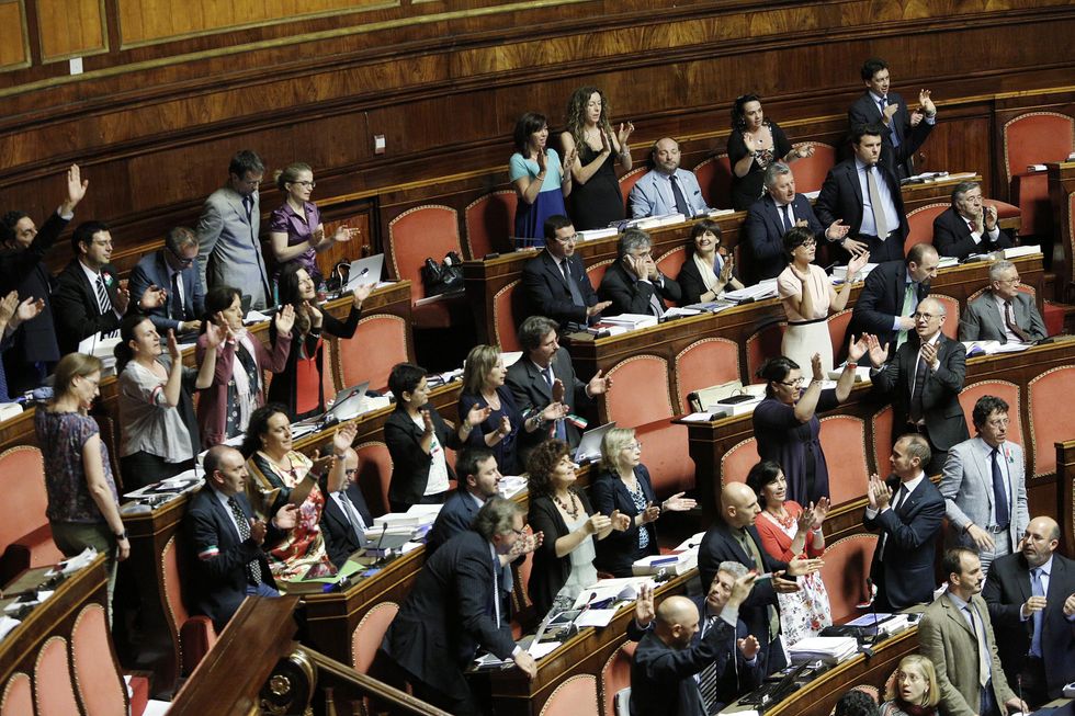 Rissa al Senato dove Renzi viene battuto