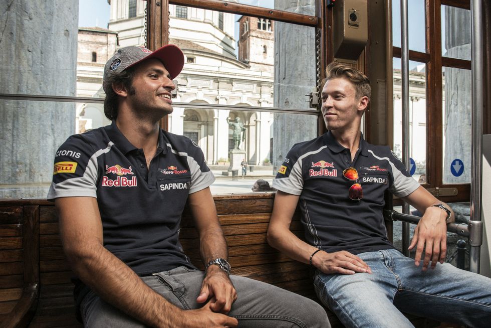 Formula 1, Toro Rosso: sul tram con Sainz e Kvyat.. si parla italiano