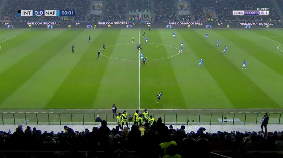 Icardi traversa calcio inizio Inter-Napoli video