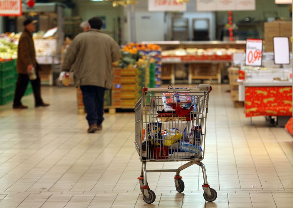 Prezzi: l'inflazione rallenta, ma le famiglie spendono 335 euro in più