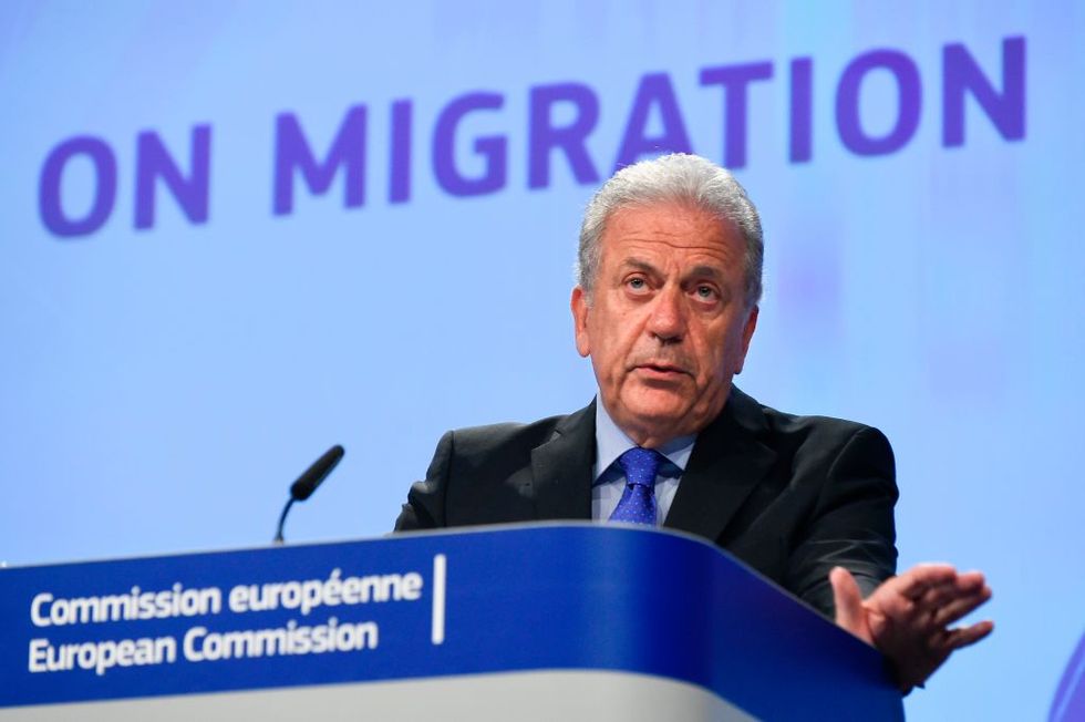 Immigrazione, Dimitris Avramopoulos: "Siamo al fianco dell'Italia"