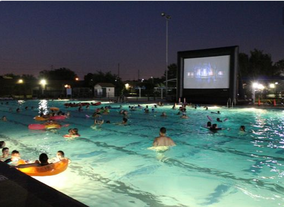 Texas, il cinema in piscina