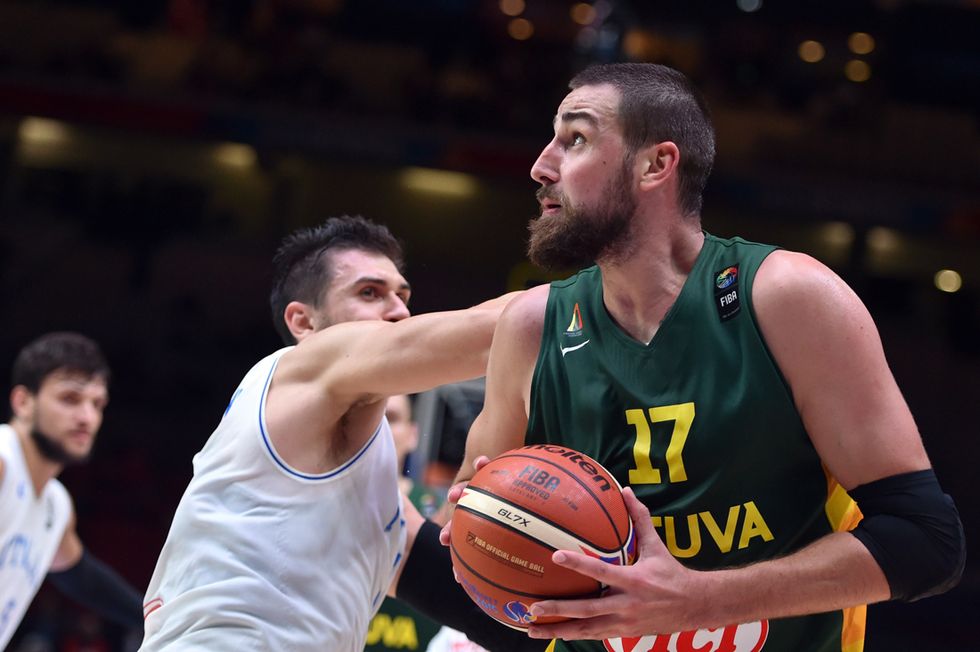 Italia sconfitta dalla Lituania, ma l'EuroBasket non è finito